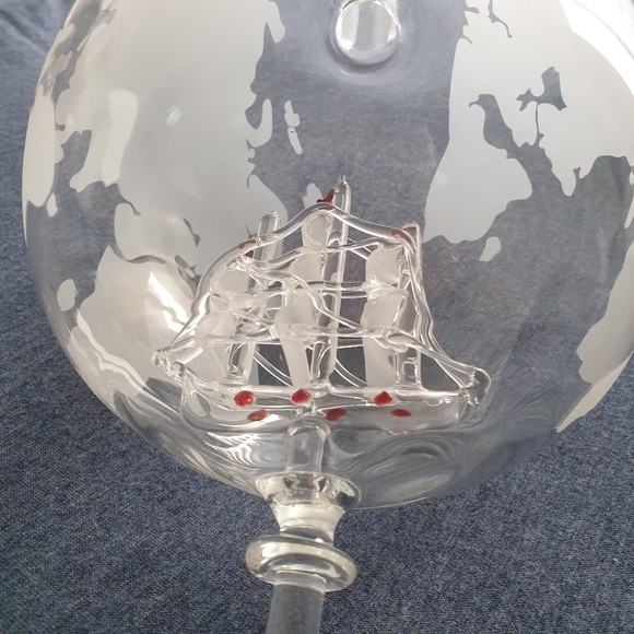 Novelty globe decanter - Picture 6 of 8